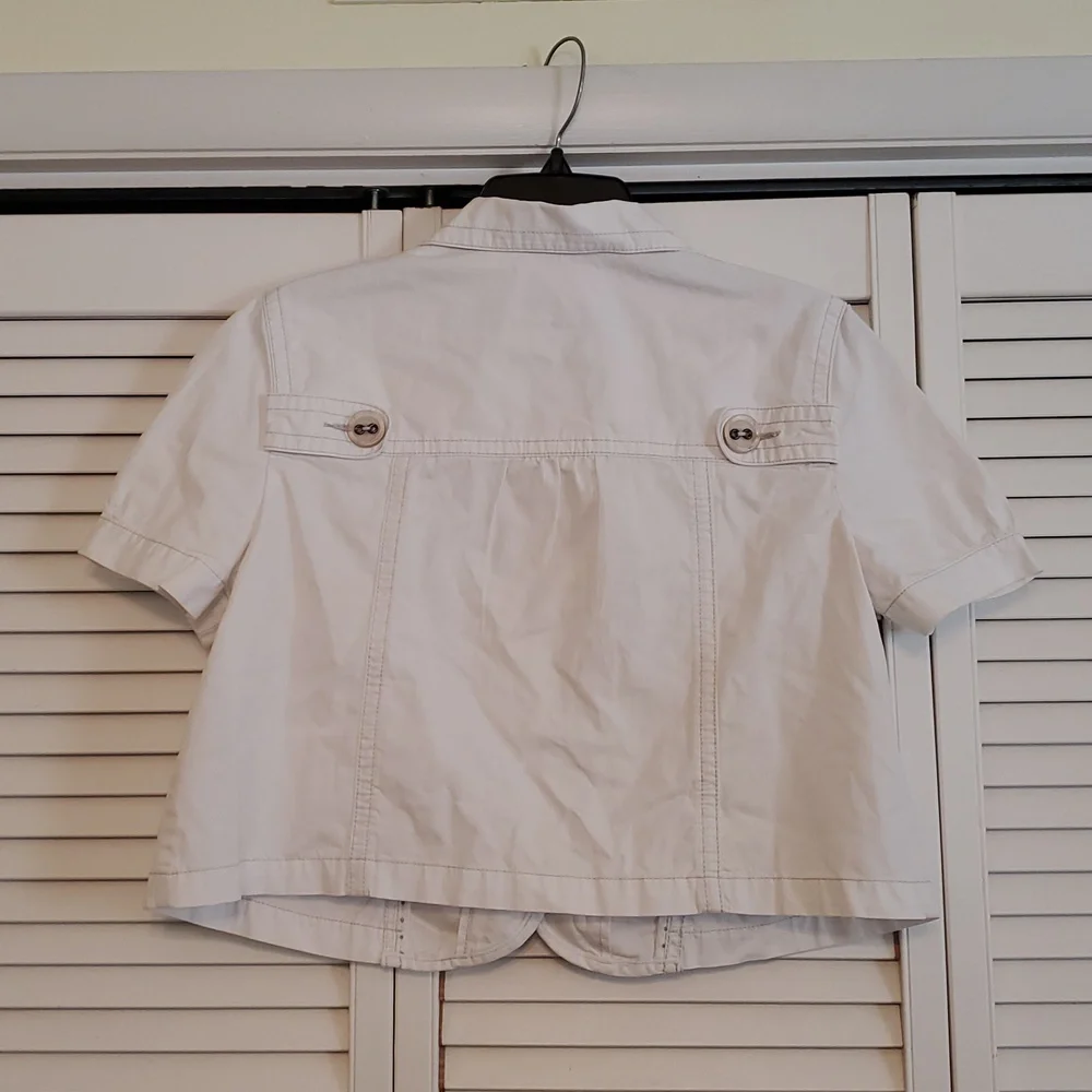 Aeropostale White Short Sleeved Big Button Cotton Jacket, Size Large - Picture 3 of 5